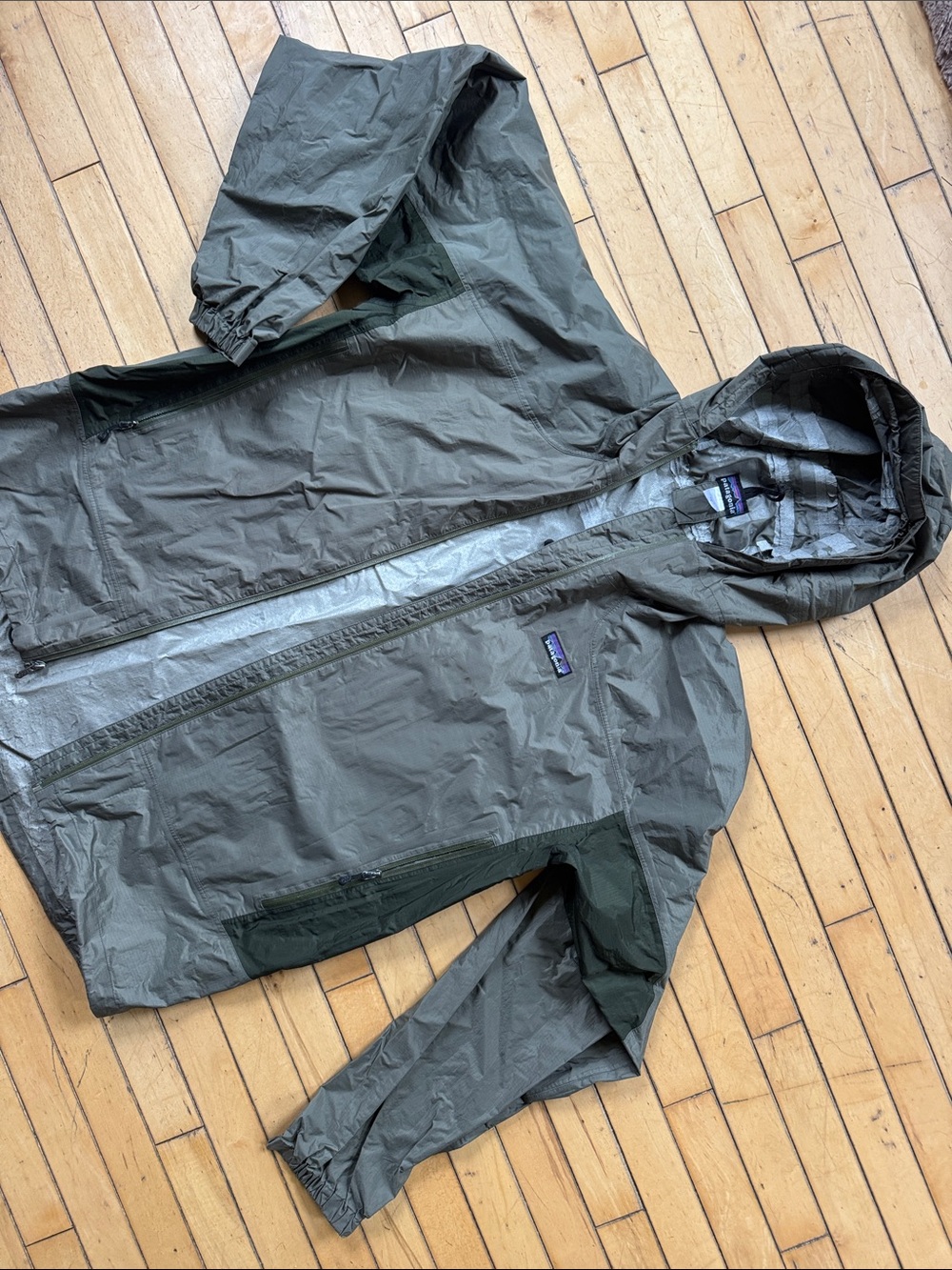 Patagonia Hooded Rain Shell in Olive